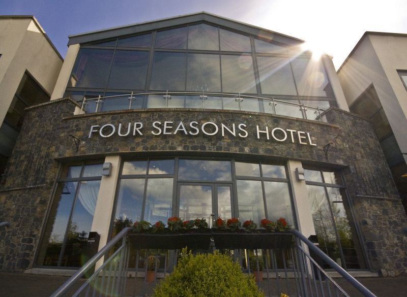 Four Seasons Hotel, カーリングフォード エクステリア 写真