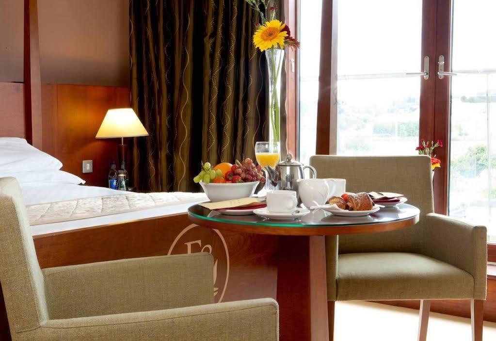 Four Seasons Hotel, カーリングフォード エクステリア 写真